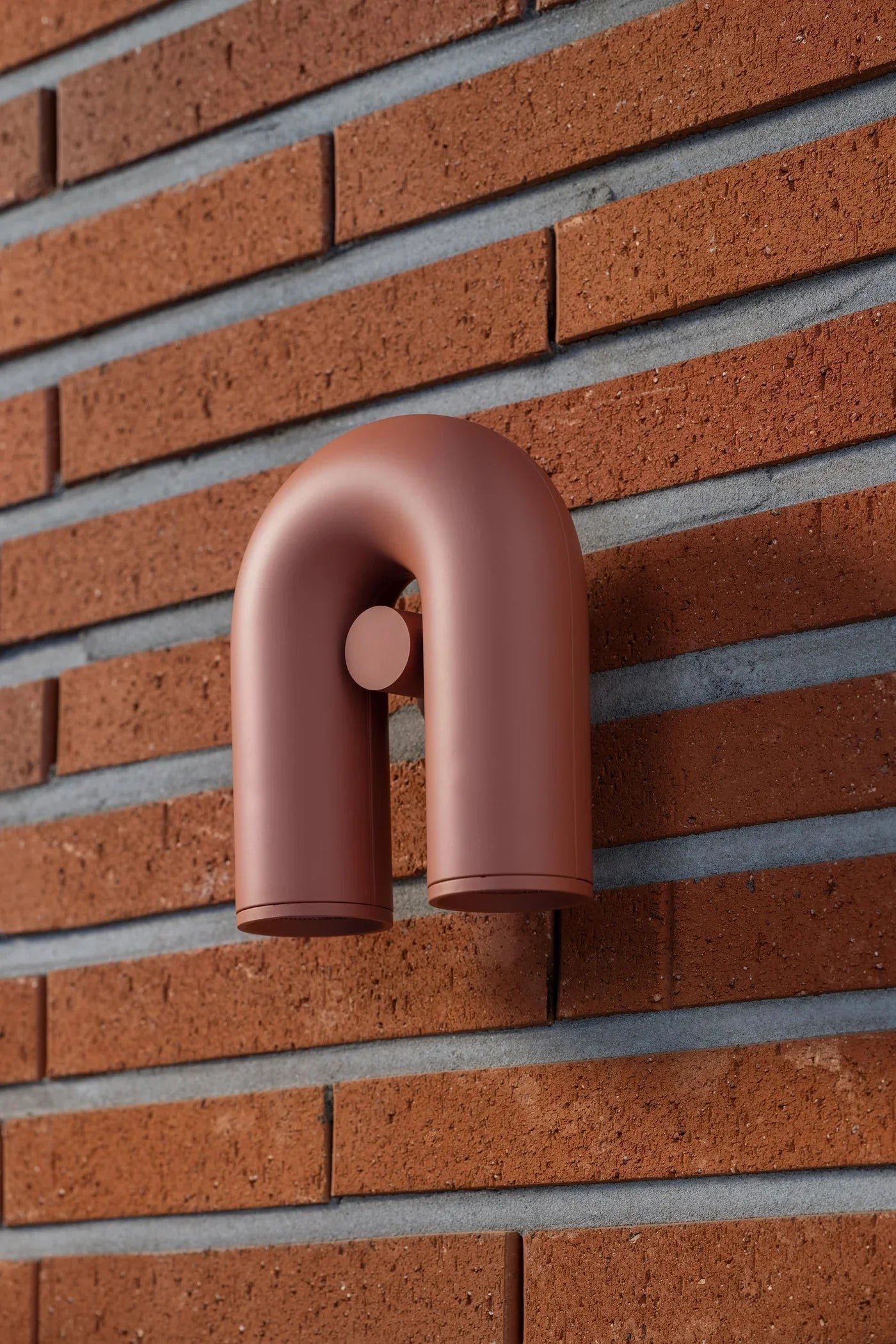 Arc-Shaped LED Wall Light – Modern Design