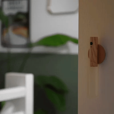 Modern Wooden Wall Light – Magnetic LED Lamp with Motion Sensor