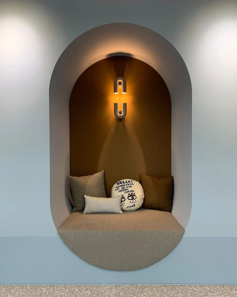 Arc-Shaped LED Wall Light – Modern Design