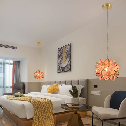 Artistic Stained Glass Pendant Lamp – Floral Elegance