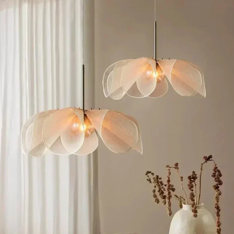 Floral Pendant Light – Boho-Style Decorative Design