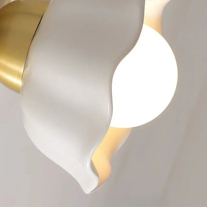 Wall Light with Wavy Shade and Pull Chain