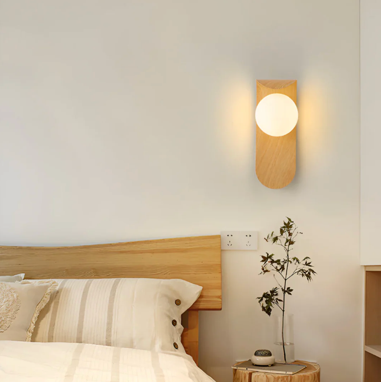 Modern LED Wall Light with Wood Detail – Scandinavian Style