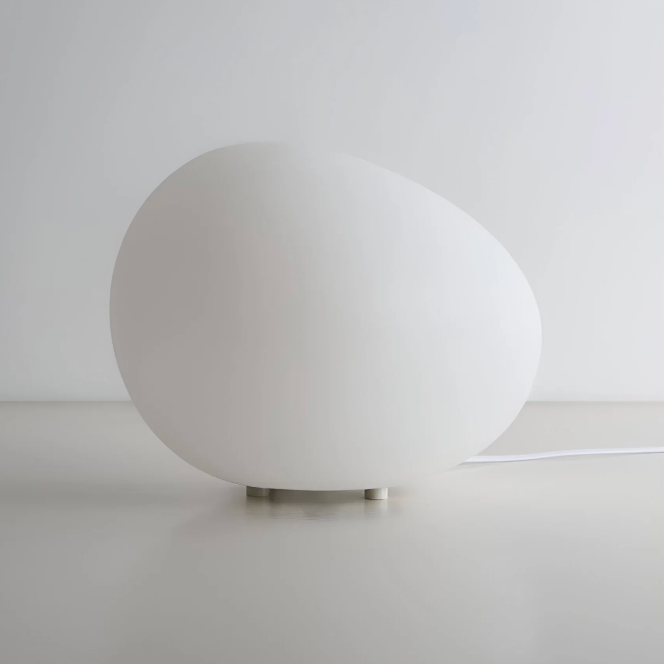 Stone-Shaped Table Lamp – Minimalist Organic Design