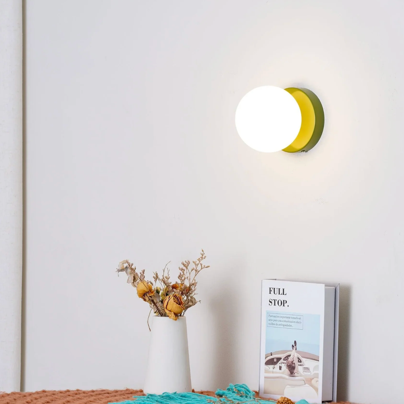 Modern Wall Light with Globe Shade – Minimalist Design