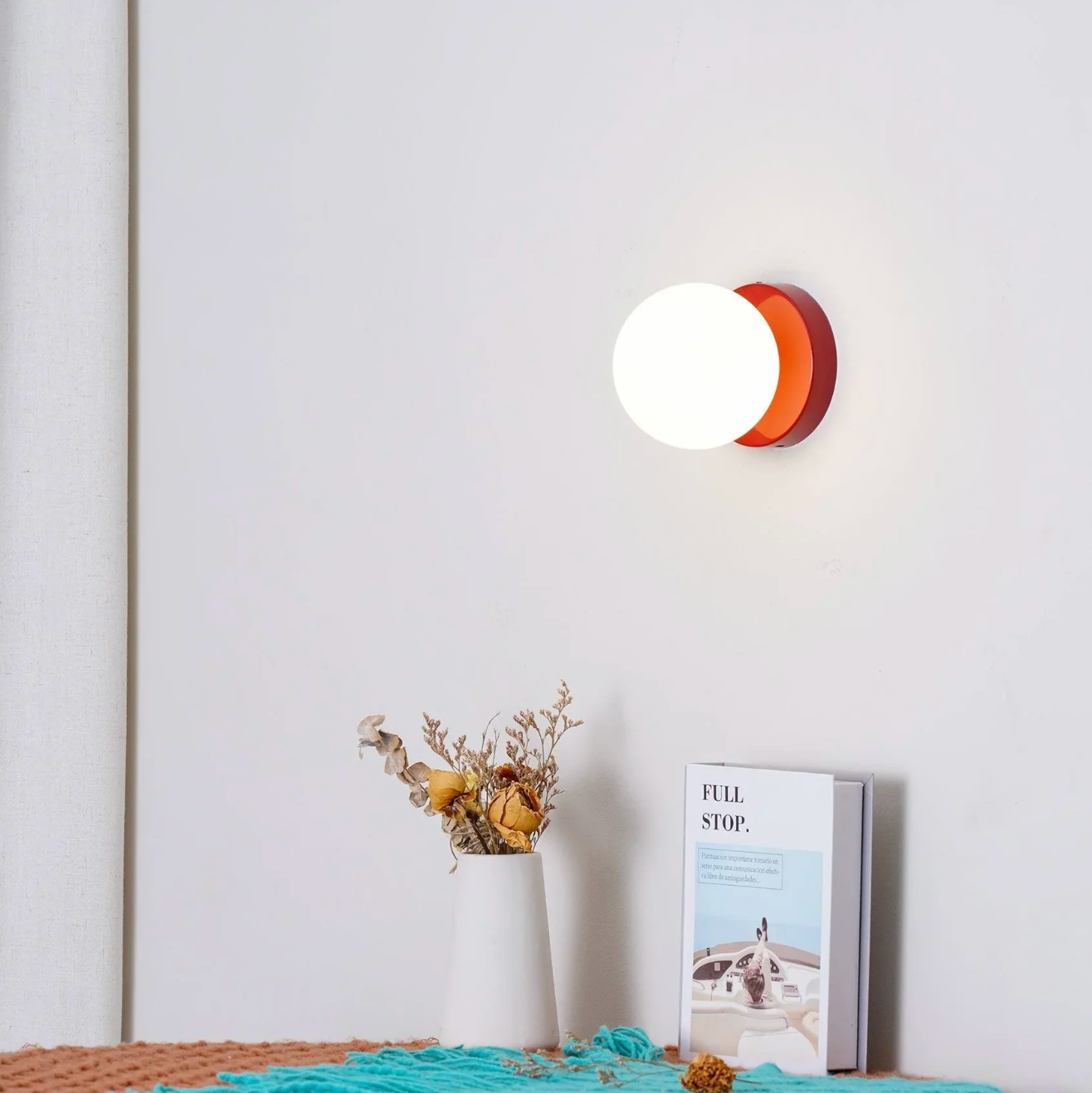 Modern Wall Light with Globe Shade – Minimalist Design