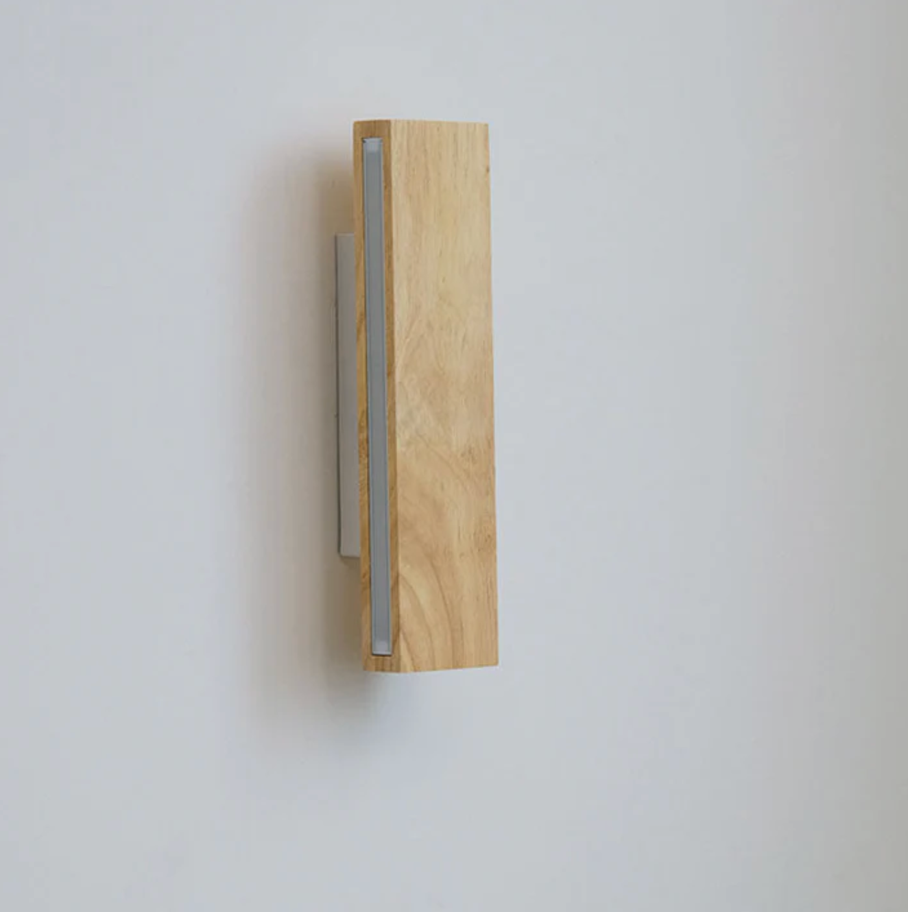 Wooden LED Wall Light – Minimalist Linear Design
