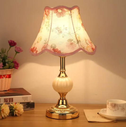 Classic Table Lamp with Decorative Shade – Retro Style Bedside Lamp