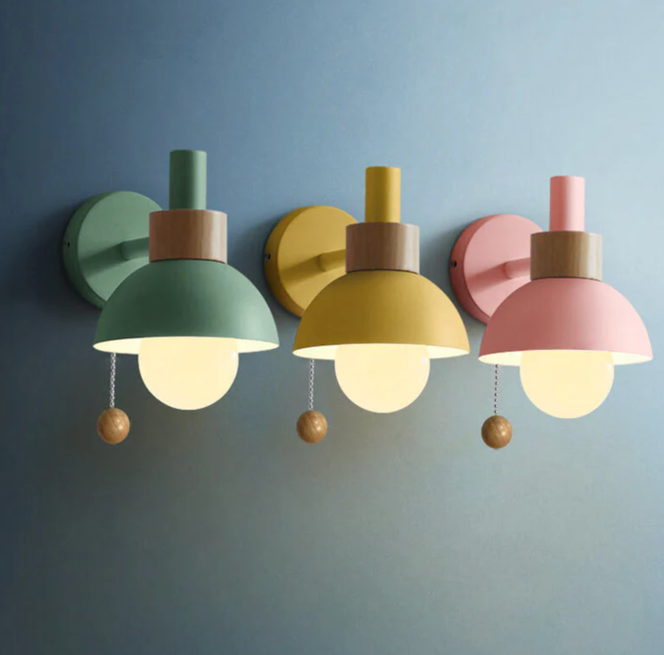 Wall Light with Pull Chain – Modern Sconce with Wooden Accent