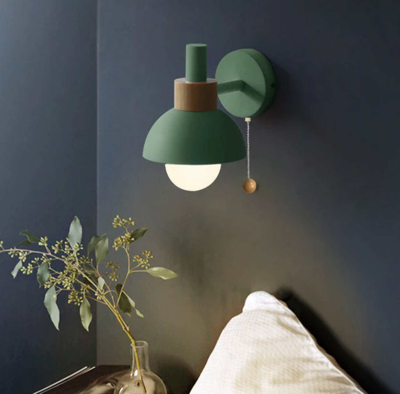 Wall Light with Pull Chain – Modern Sconce with Wooden Accent
