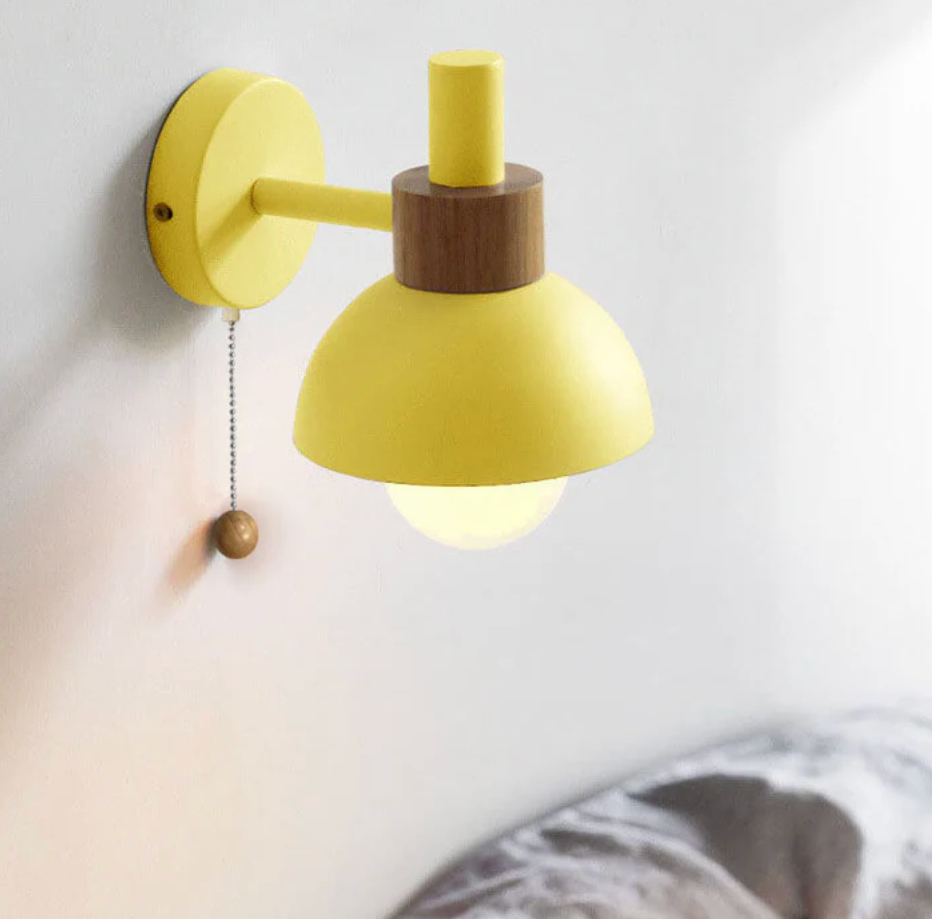 Wall Light with Pull Chain – Modern Sconce with Wooden Accent