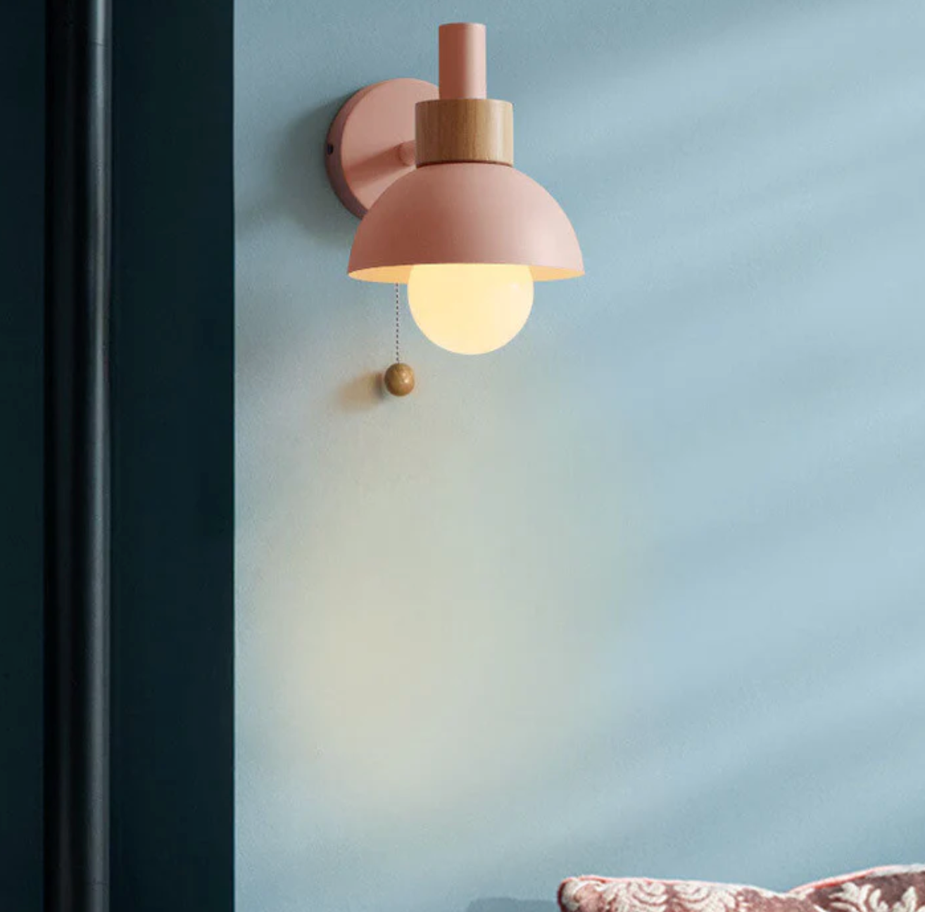 Wall Light with Pull Chain – Modern Sconce with Wooden Accent