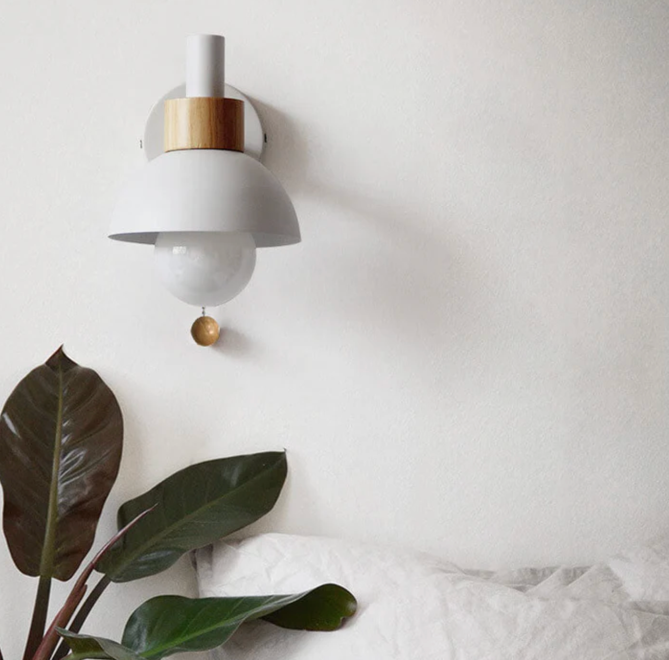 Wall Light with Pull Chain – Modern Sconce with Wooden Accent