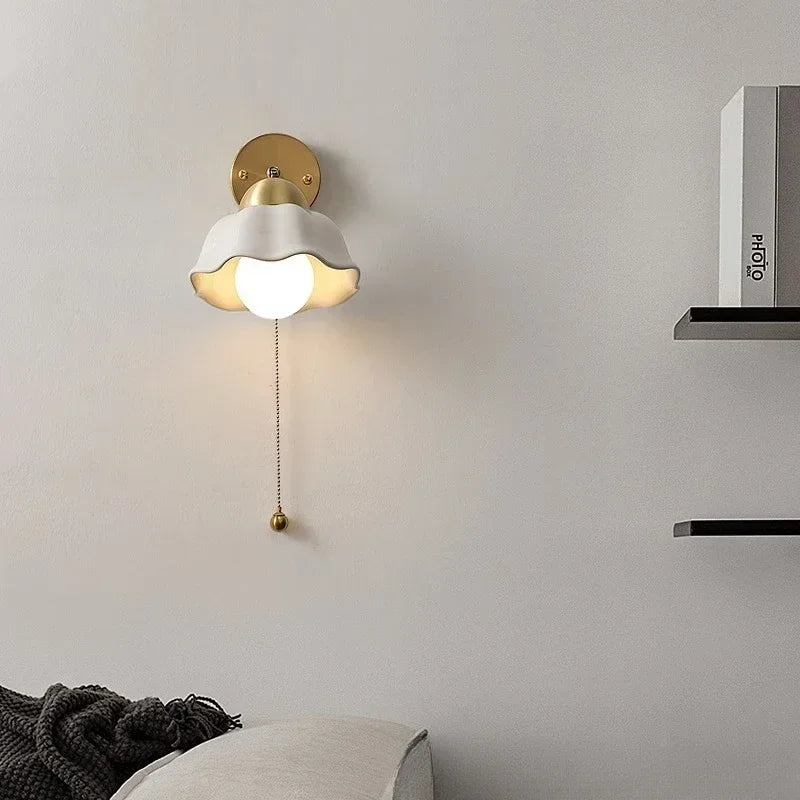 Wall Light with Wavy Shade and Pull Chain