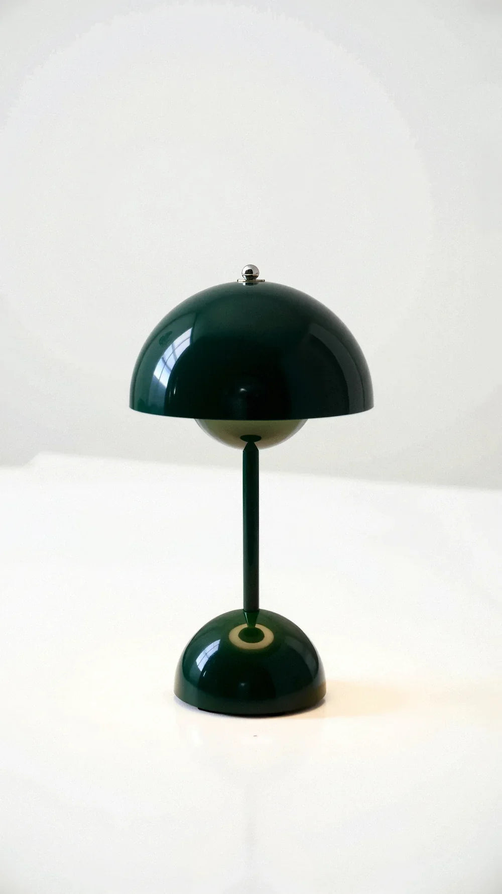 Wireless Minimalist Table Lamp