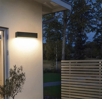 Modern Rectangular LED Outdoor Wall Light – Minimalist Design