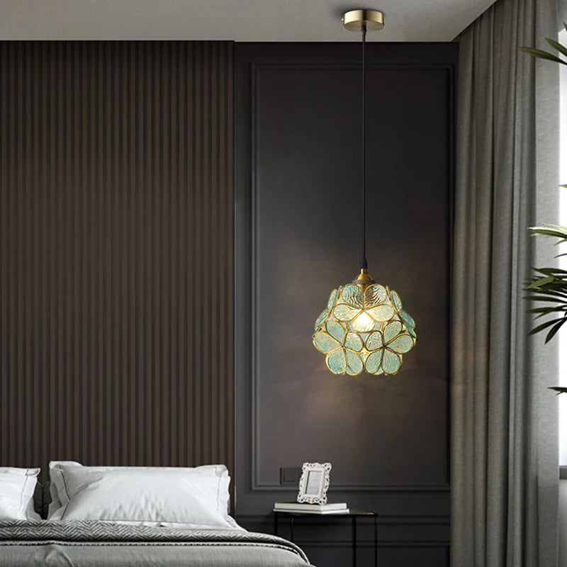 Artistic Stained Glass Pendant Lamp – Floral Elegance