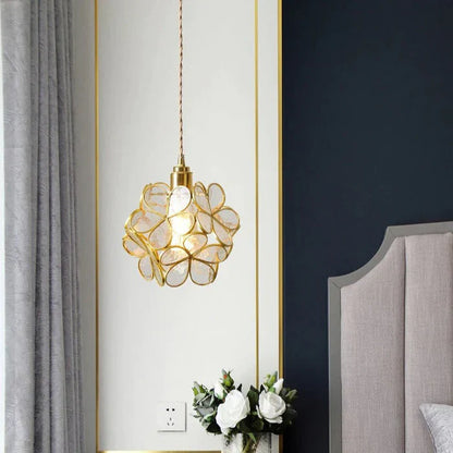 Artistic Stained Glass Pendant Lamp – Floral Elegance