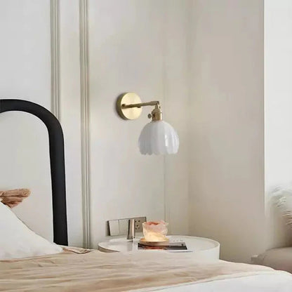 Retro Wall Lamp in Tulip Flower Shape – Vintage Sconce with Glass Shade and Gold Finish