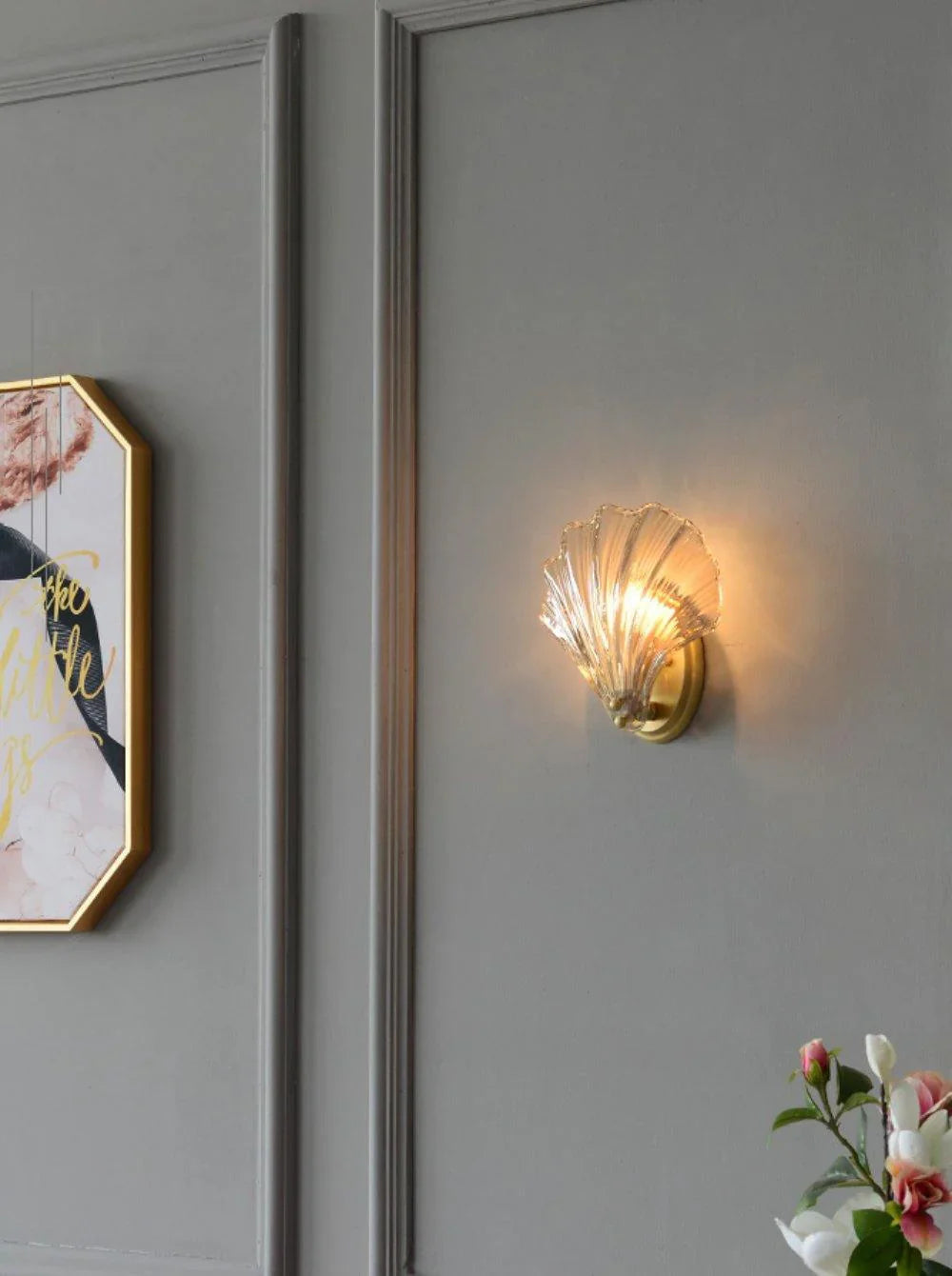 Shell-Shaped LED Wall Light – Elegant Brass and Glass Sconce