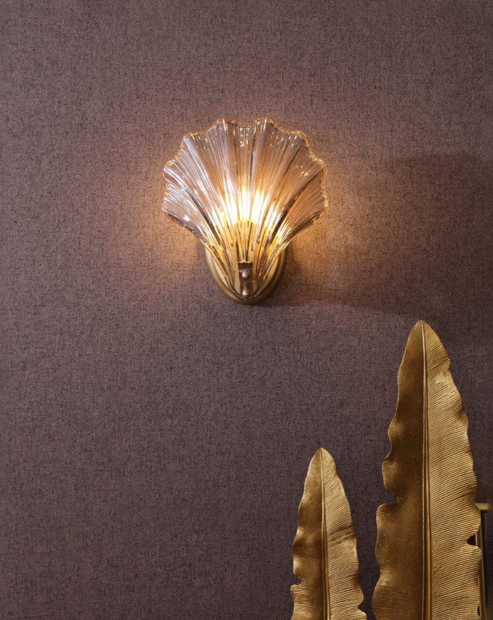 Shell-Shaped LED Wall Light – Elegant Brass and Glass Sconce