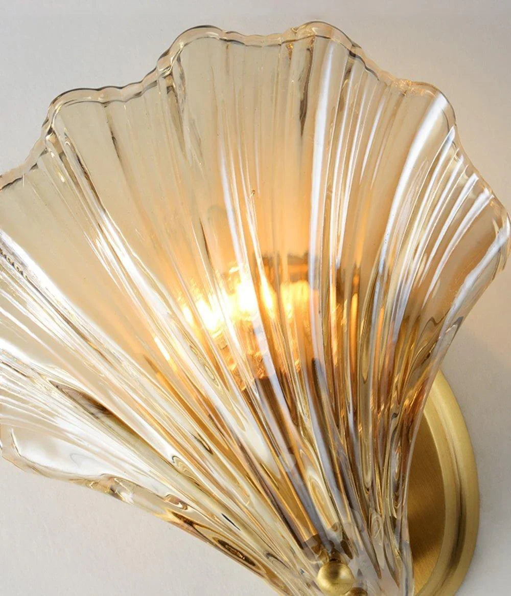 Shell-Shaped LED Wall Light – Elegant Brass and Glass Sconce