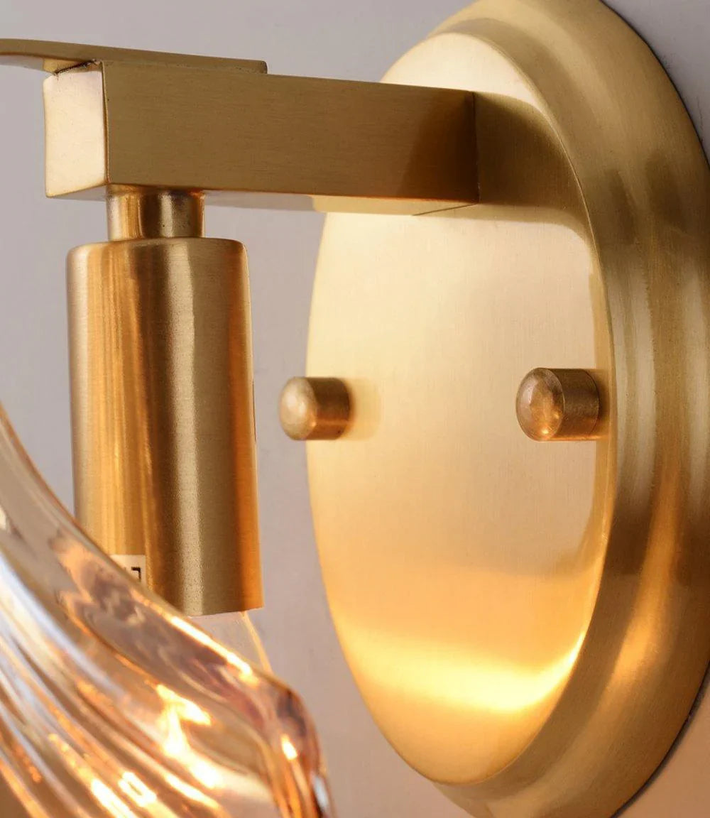 Shell-Shaped LED Wall Light – Elegant Brass and Glass Sconce