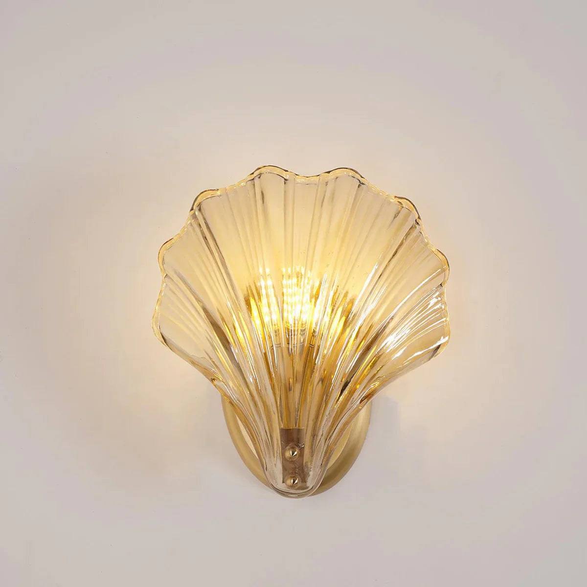 Shell-Shaped LED Wall Light – Elegant Brass and Glass Sconce
