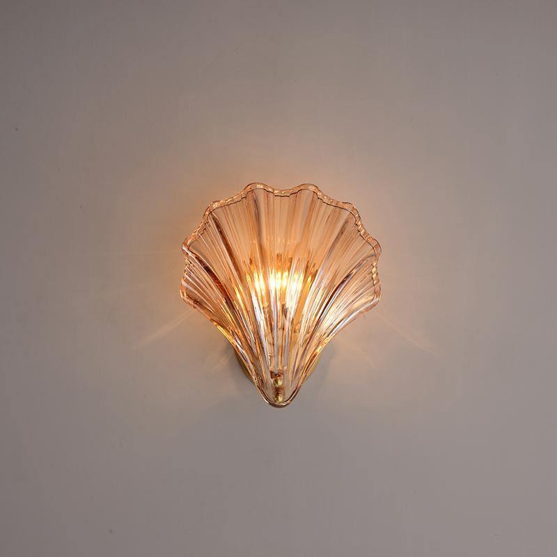 Shell-Shaped LED Wall Light – Elegant Brass and Glass Sconce