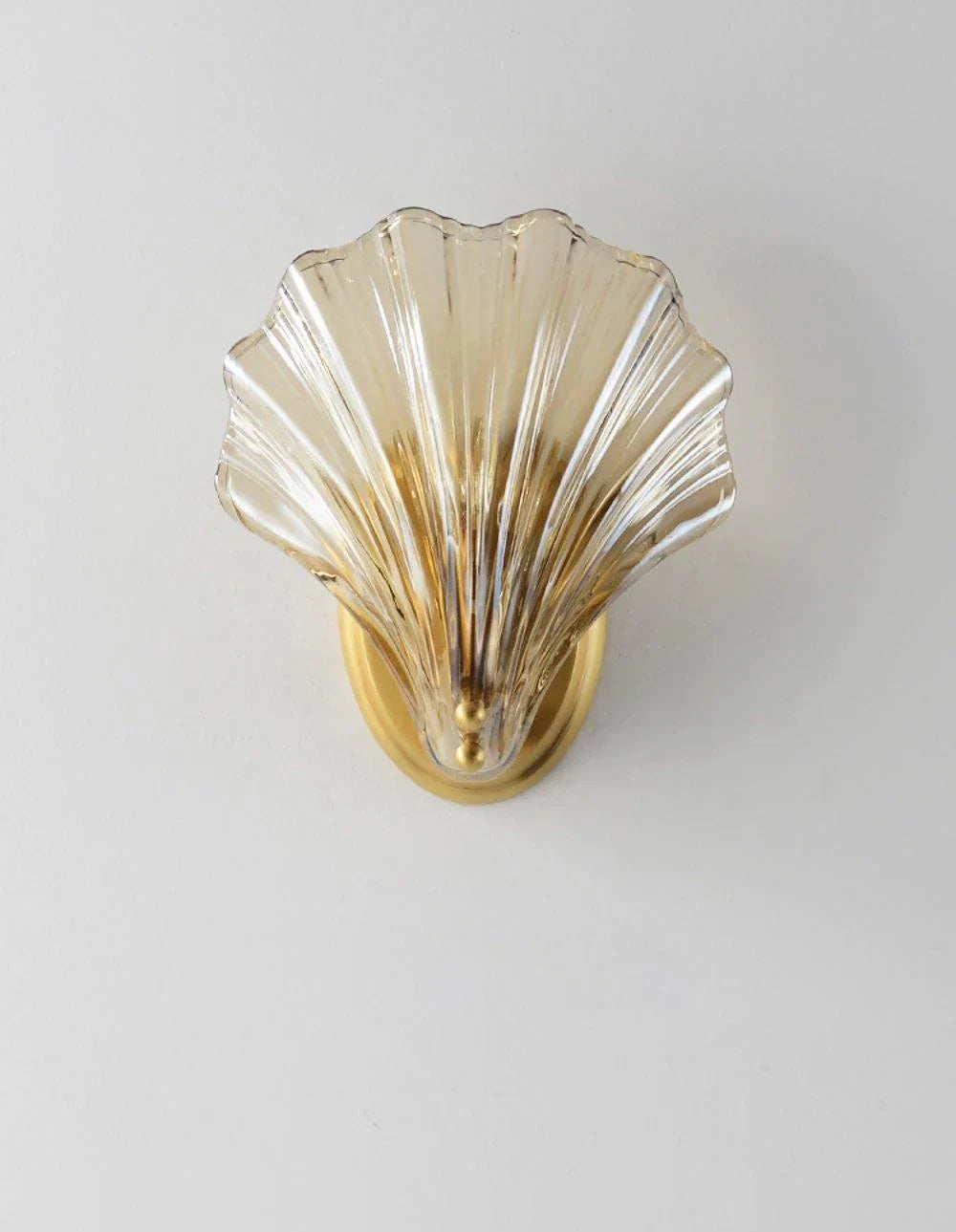 Shell-Shaped LED Wall Light – Elegant Brass and Glass Sconce