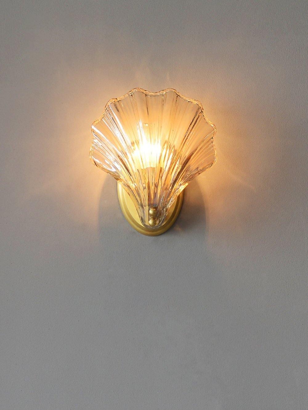 Shell-Shaped LED Wall Light – Elegant Brass and Glass Sconce
