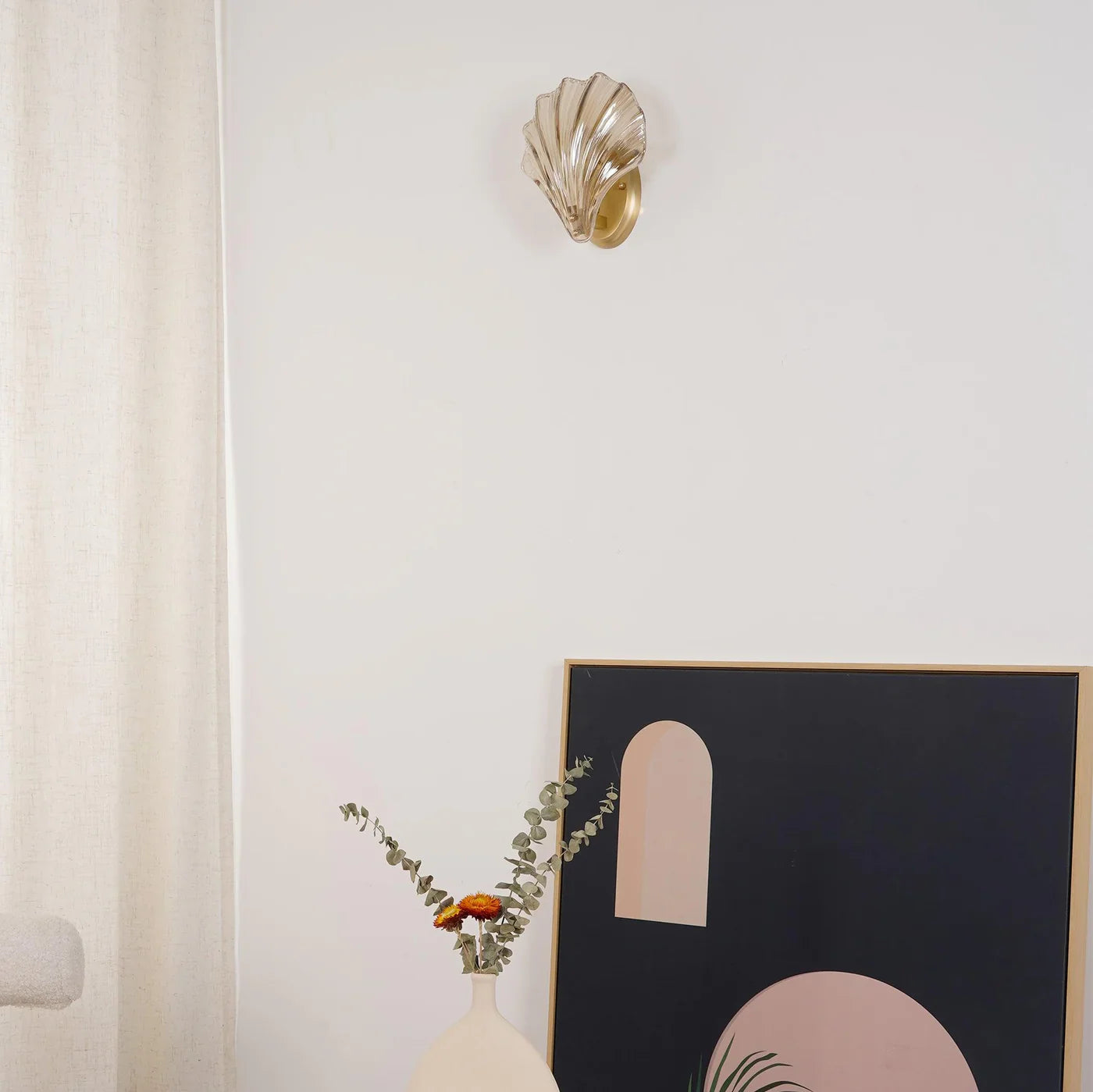 Shell-Shaped LED Wall Light – Elegant Brass and Glass Sconce