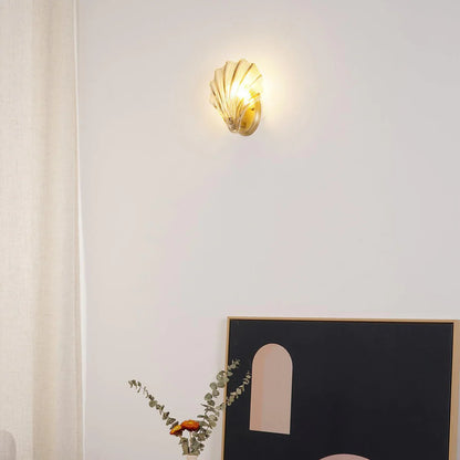 Shell-Shaped LED Wall Light – Elegant Brass and Glass Sconce